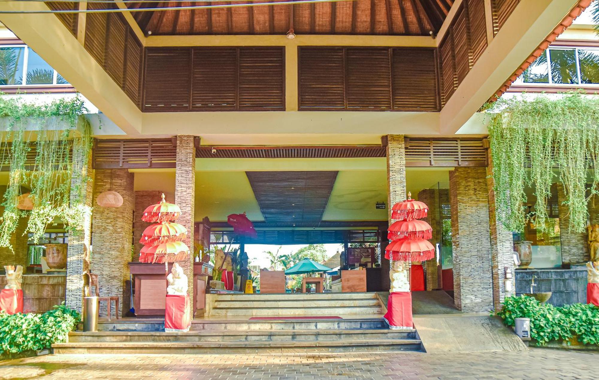 The Lokha Legian Resort & Spa Exterior photo