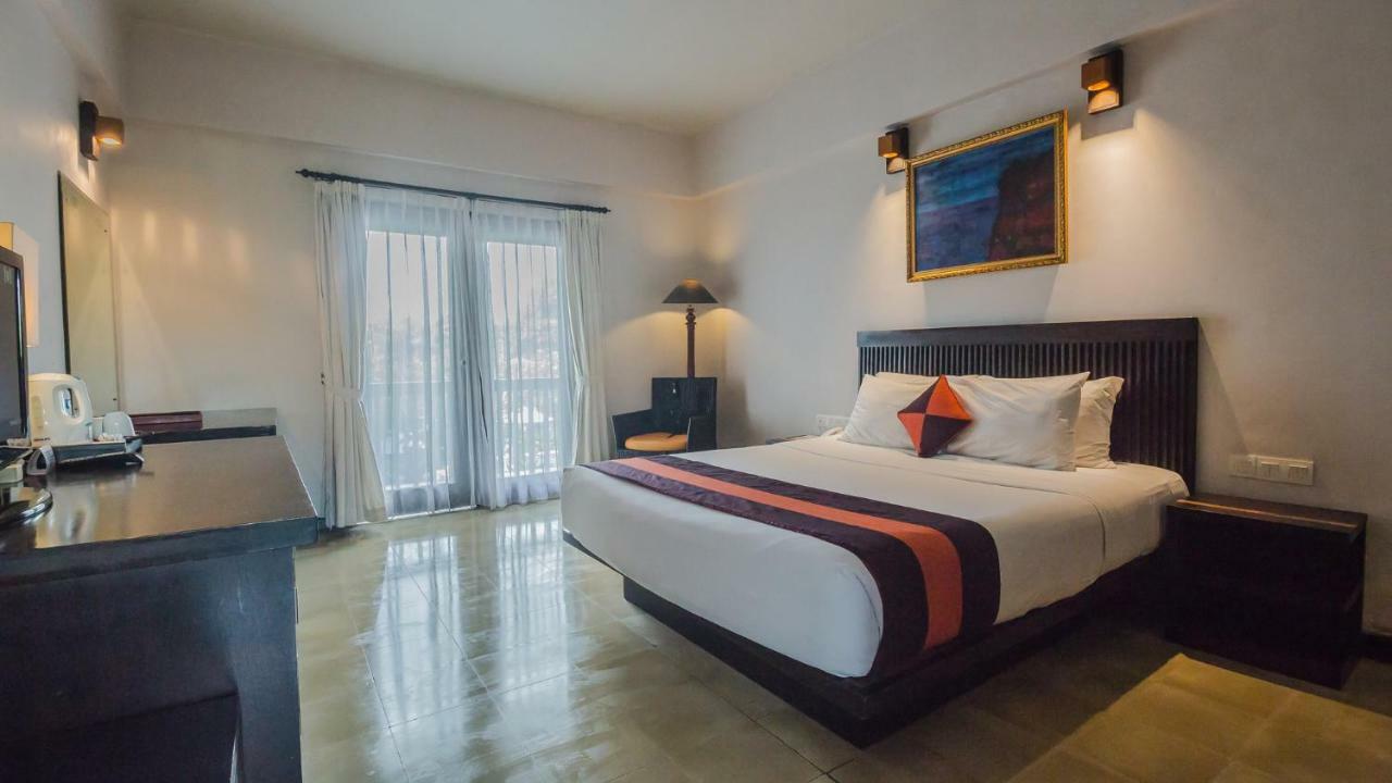 The Lokha Legian Resort & Spa Exterior photo