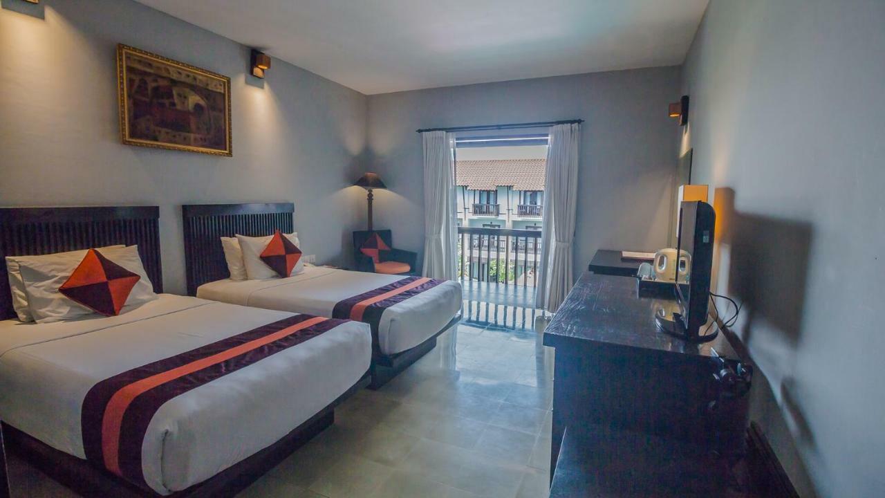The Lokha Legian Resort & Spa Exterior photo