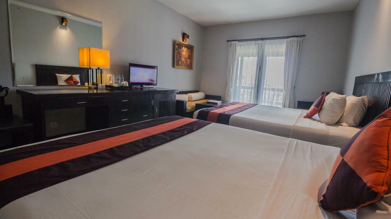 The Lokha Legian Resort & Spa Exterior photo