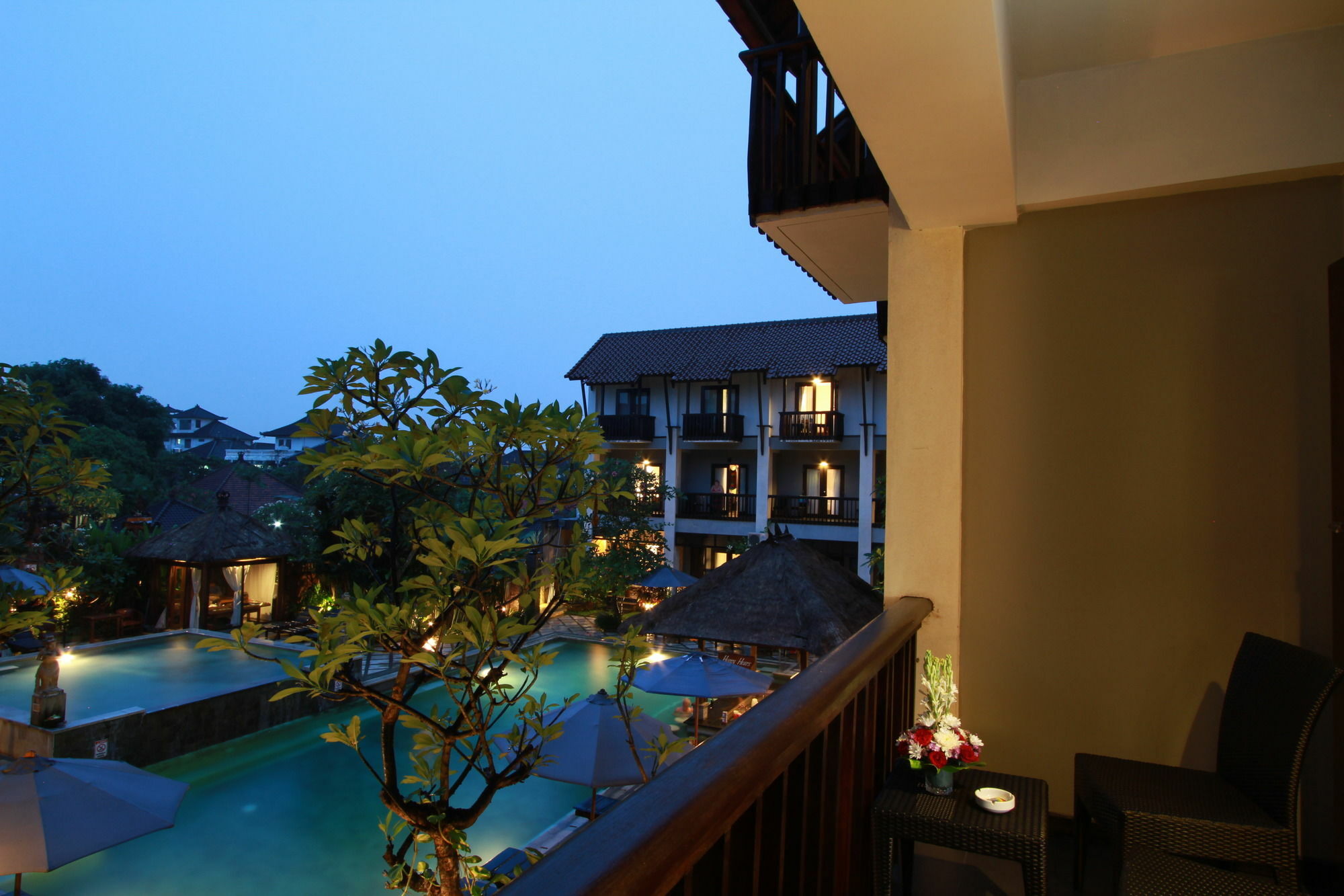 The Lokha Legian Resort & Spa Exterior photo