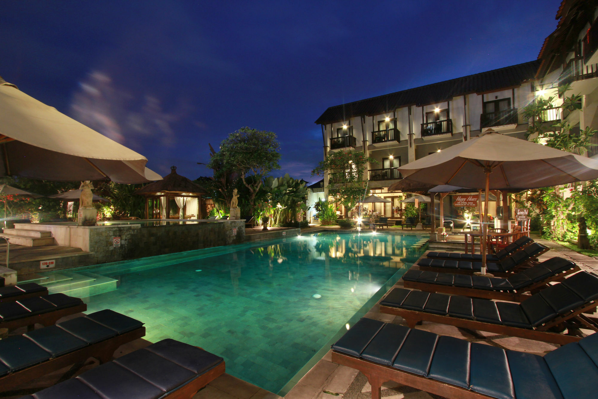 The Lokha Legian Resort & Spa Exterior photo