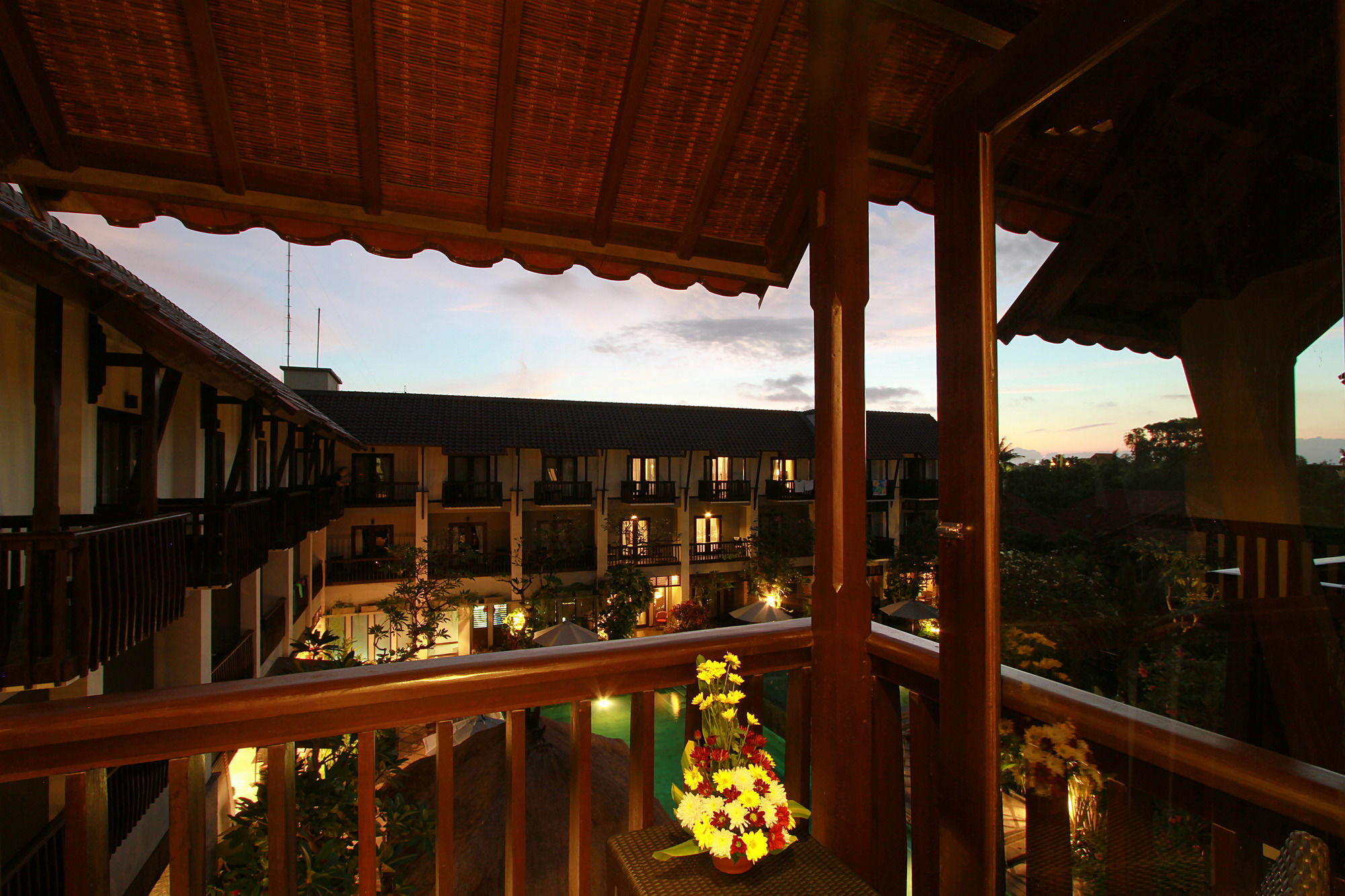The Lokha Legian Resort & Spa Exterior photo